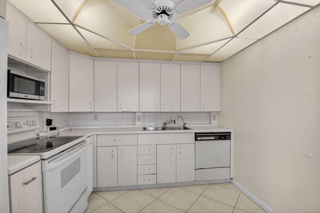 For Sale: $110,000 (2 beds, 2 baths, 896 Square Feet)