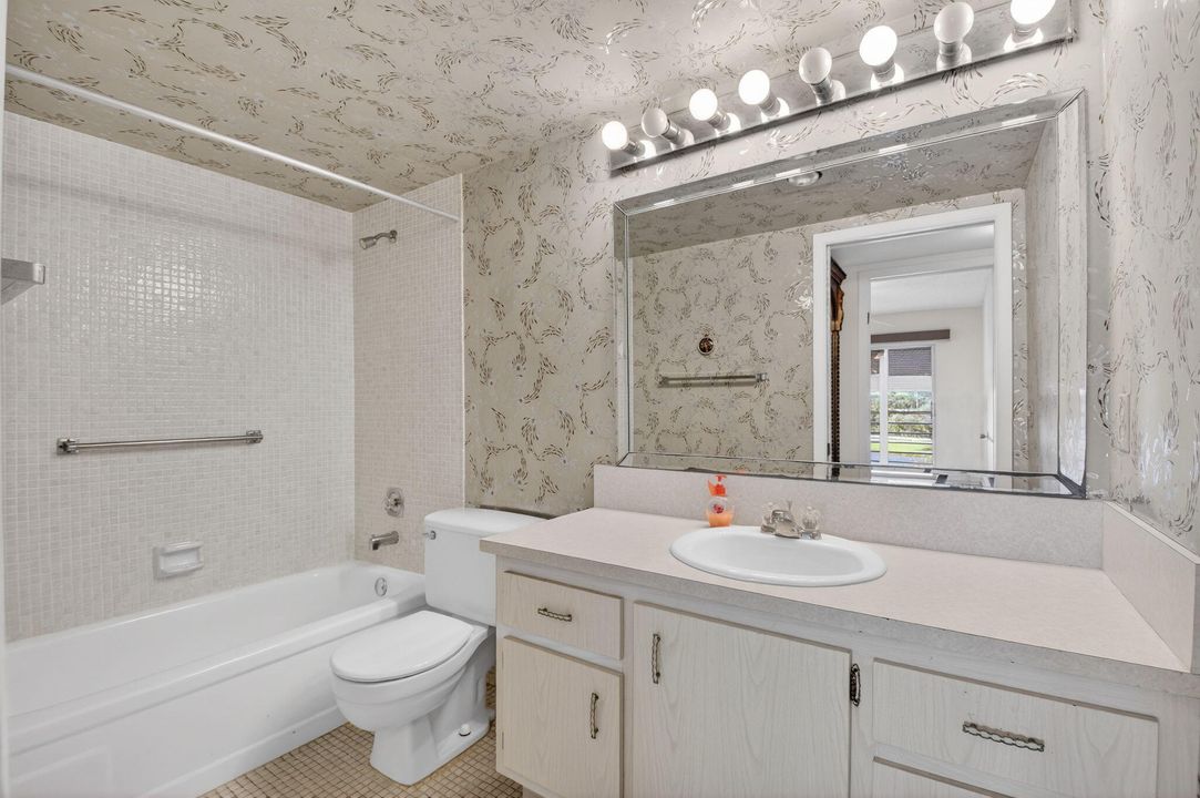 For Sale: $110,000 (2 beds, 2 baths, 896 Square Feet)