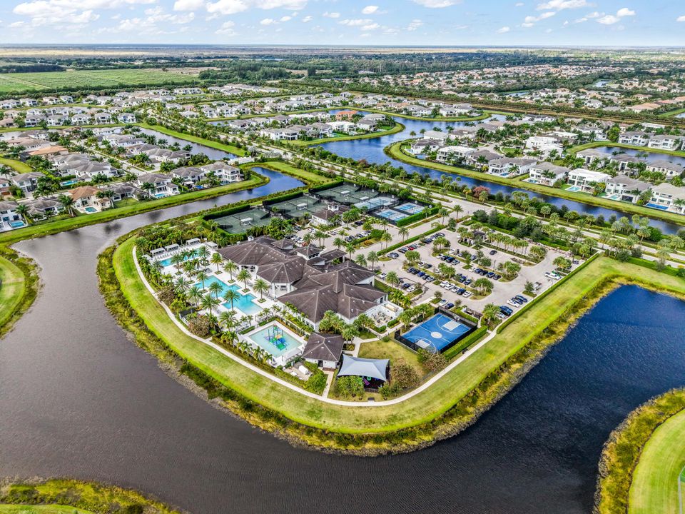 待售: $4,950,000 (6 贝兹, 7 浴室, 5475 平方英尺)