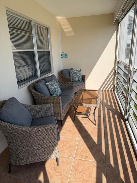 For Rent: $1,600 (2 beds, 1 baths, 861 Square Feet)