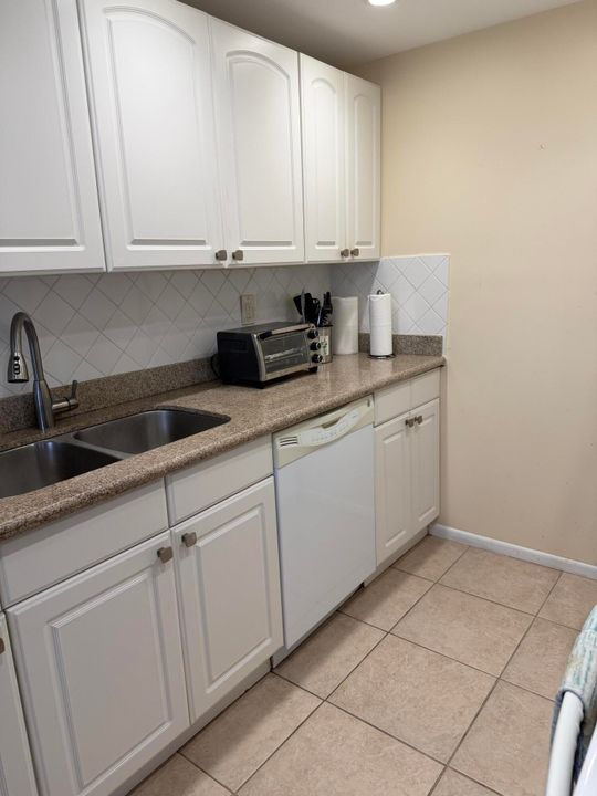 For Rent: $1,600 (2 beds, 1 baths, 861 Square Feet)