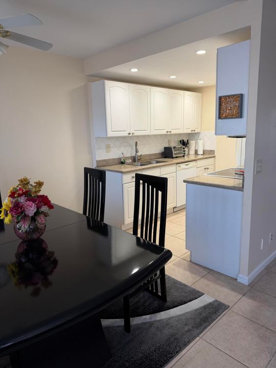 For Rent: $1,600 (2 beds, 1 baths, 861 Square Feet)