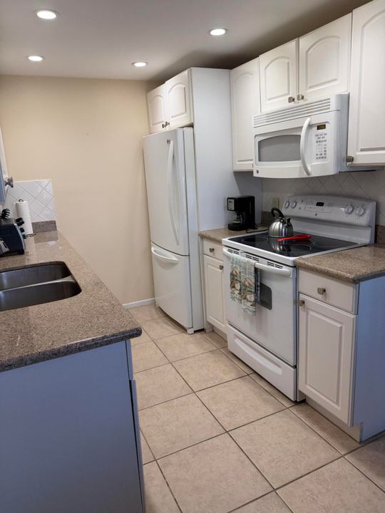 For Rent: $1,600 (2 beds, 1 baths, 861 Square Feet)