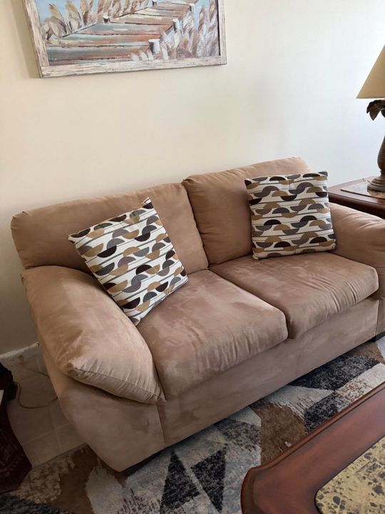 For Rent: $1,600 (2 beds, 1 baths, 861 Square Feet)