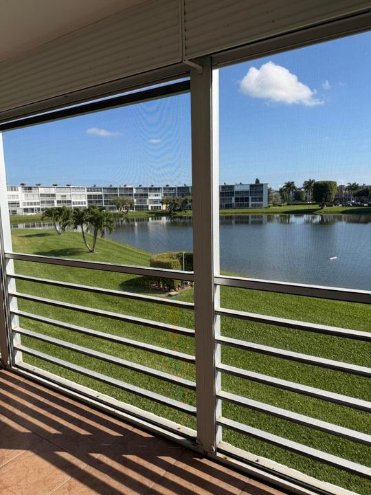 For Rent: $1,600 (2 beds, 1 baths, 861 Square Feet)