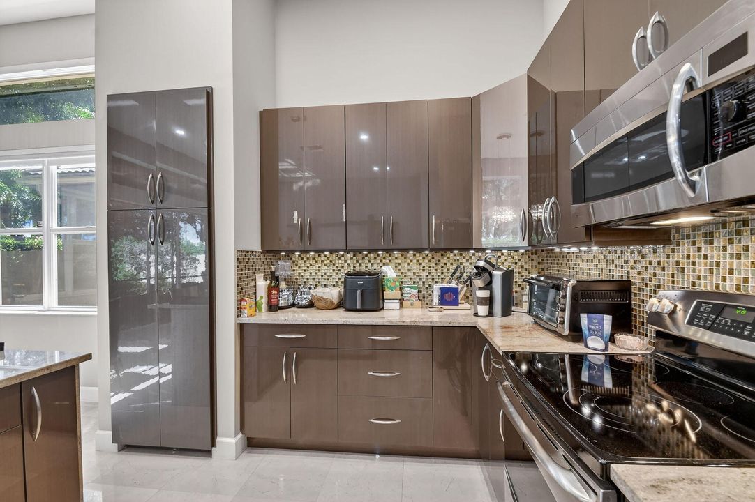 For Sale: $525,000 (3 beds, 2 baths, 2178 Square Feet)