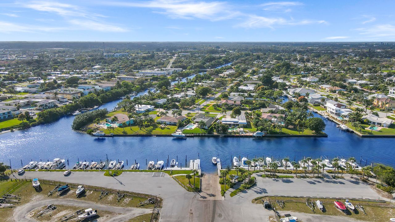 На продажу: $1,050,000 (4 спален, 2 ванн, 1844 Квадратных фут)