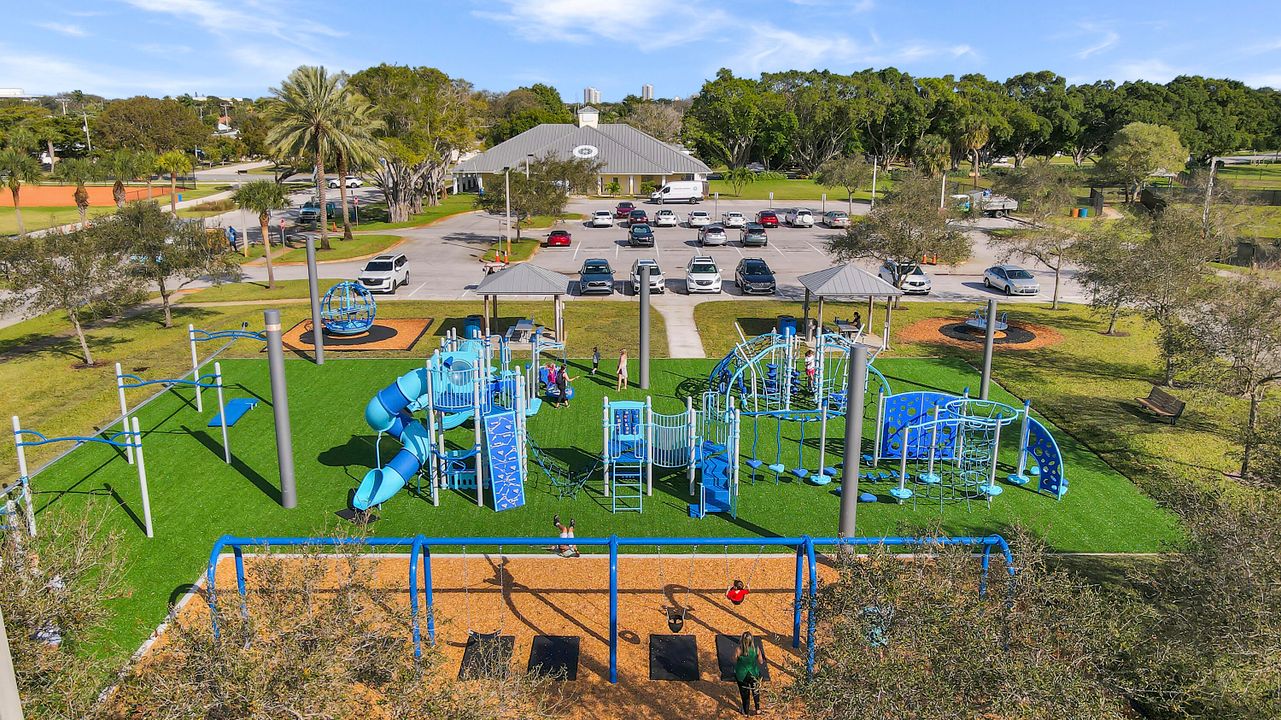 На продажу: $1,050,000 (4 спален, 2 ванн, 1844 Квадратных фут)