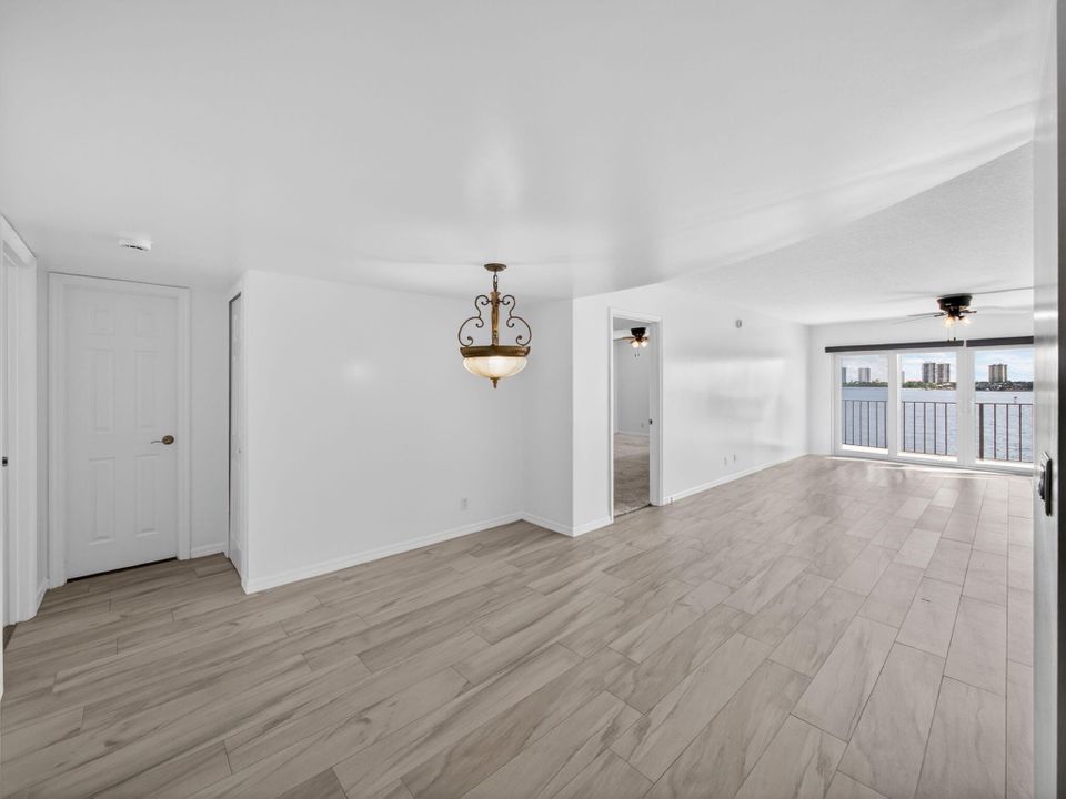For Sale: $399,900 (2 beds, 2 baths, 1440 Square Feet)
