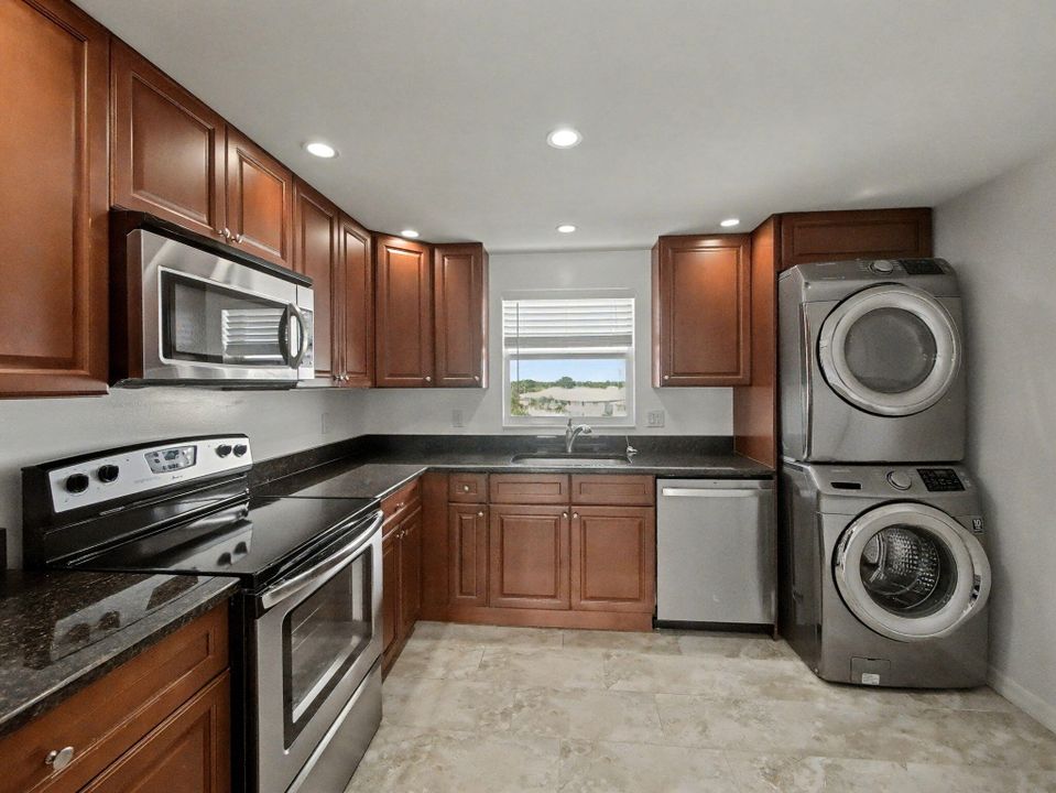 For Sale: $399,900 (2 beds, 2 baths, 1440 Square Feet)