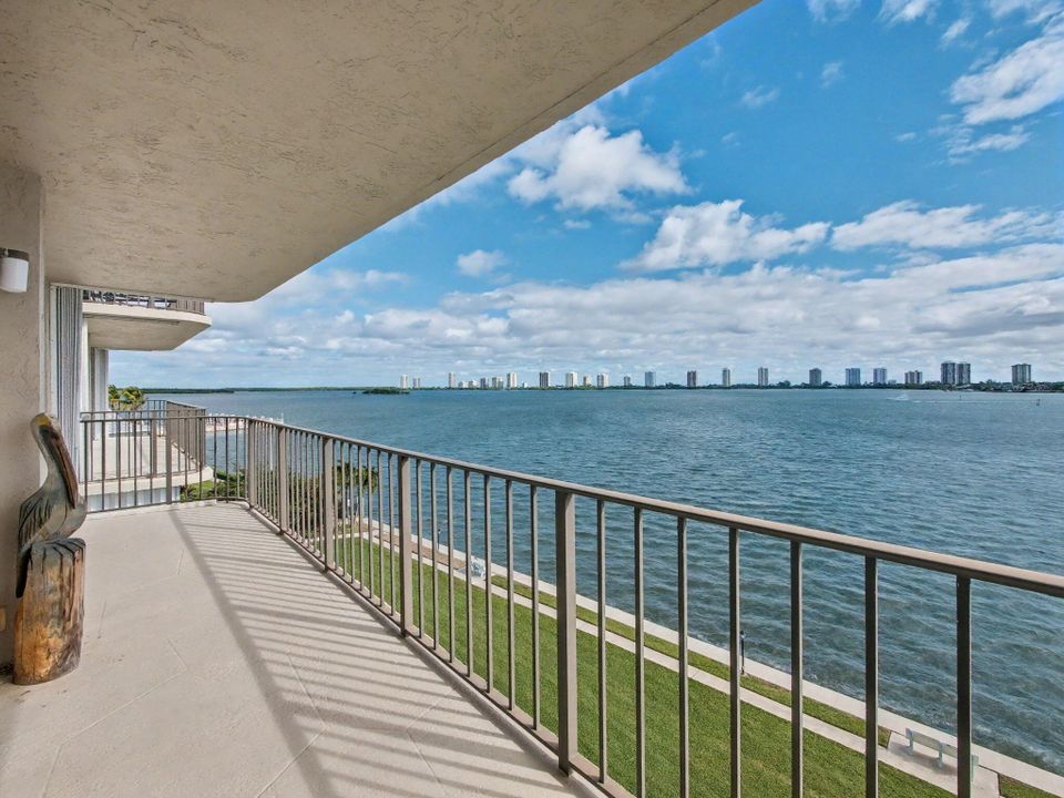 For Sale: $399,900 (2 beds, 2 baths, 1440 Square Feet)