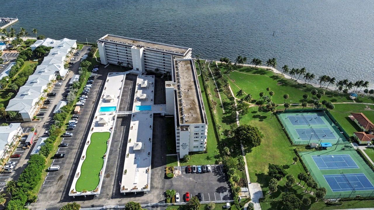 For Sale: $399,900 (2 beds, 2 baths, 1440 Square Feet)