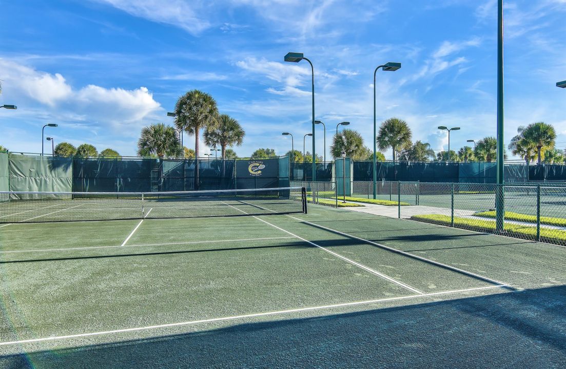 For Sale: $489,900 (2 beds, 2 baths, 2211 Square Feet)