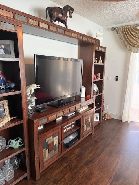 For Sale: $150,000 (2 beds, 2 baths, 920 Square Feet)