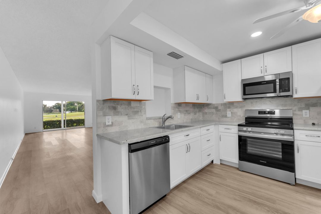 For Sale: $217,500 (2 beds, 2 baths, 1156 Square Feet)