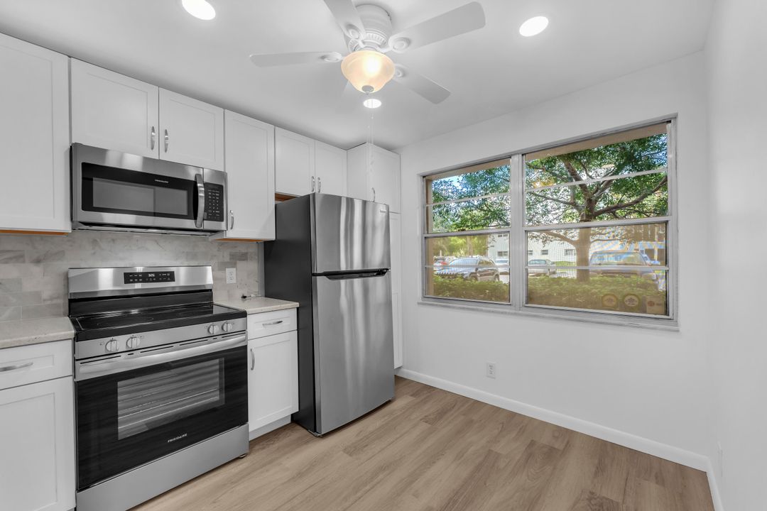 For Sale: $217,500 (2 beds, 2 baths, 1156 Square Feet)