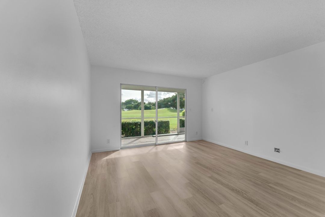 For Sale: $217,500 (2 beds, 2 baths, 1156 Square Feet)