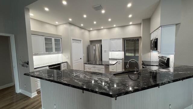 For Sale: $1,099,999 (4 beds, 3 baths, 2525 Square Feet)