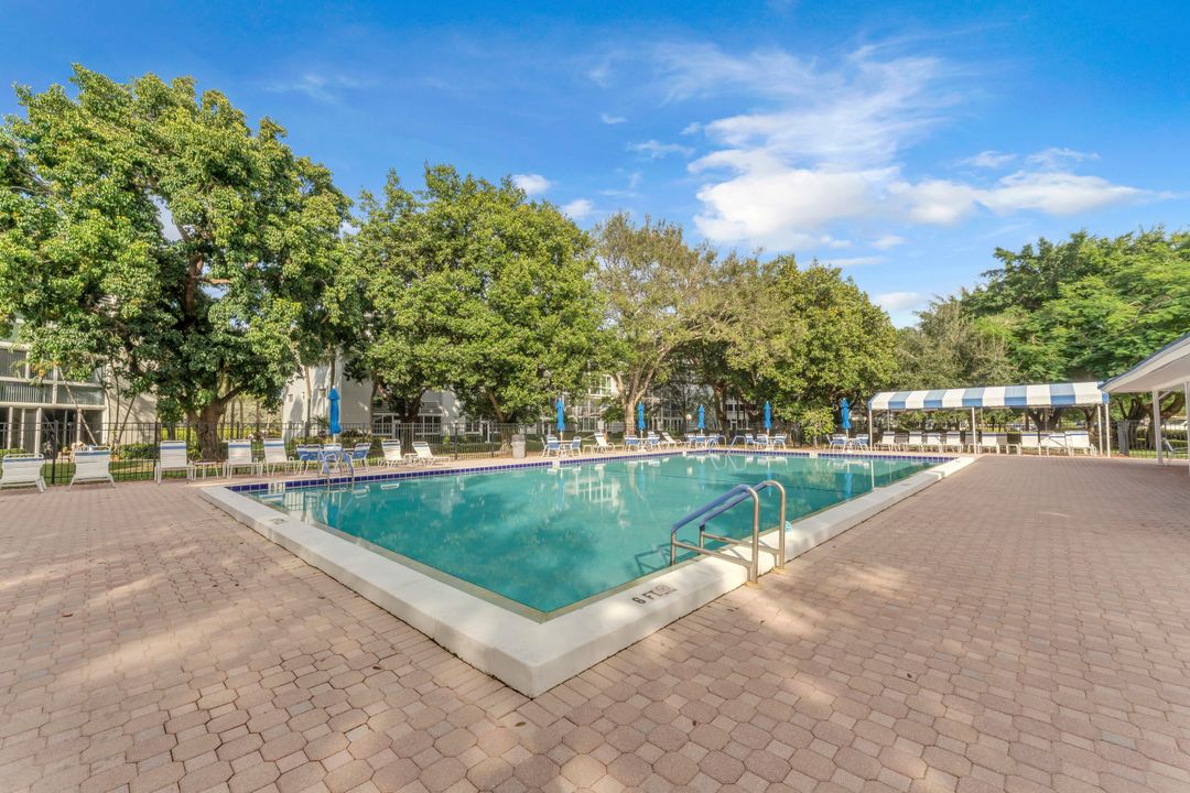 For Sale: $217,500 (2 beds, 2 baths, 1156 Square Feet)