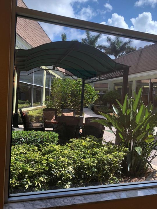 For Sale: $150,000 (2 beds, 2 baths, 920 Square Feet)