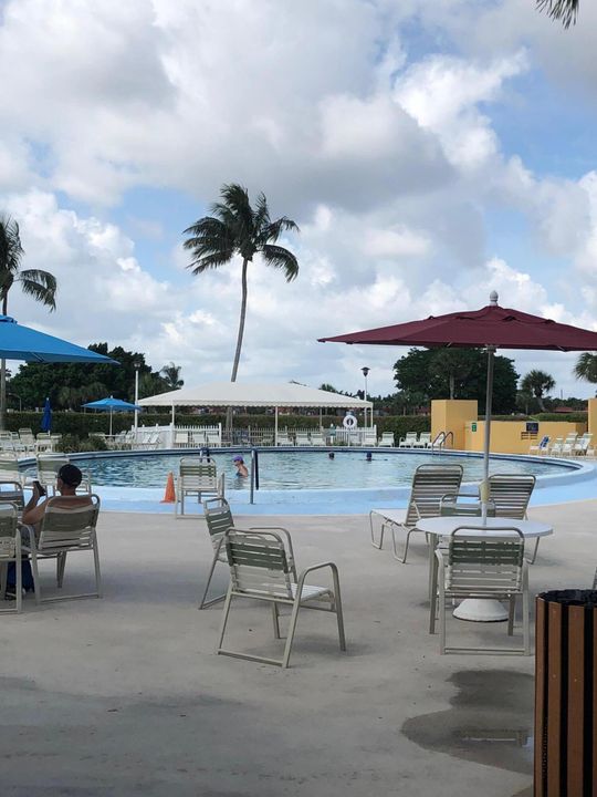 For Sale: $150,000 (2 beds, 2 baths, 920 Square Feet)