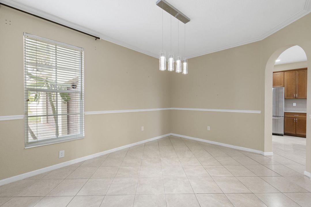 На продажу: $825,000 (6 спален, 4 ванн, 3257 Квадратных фут)