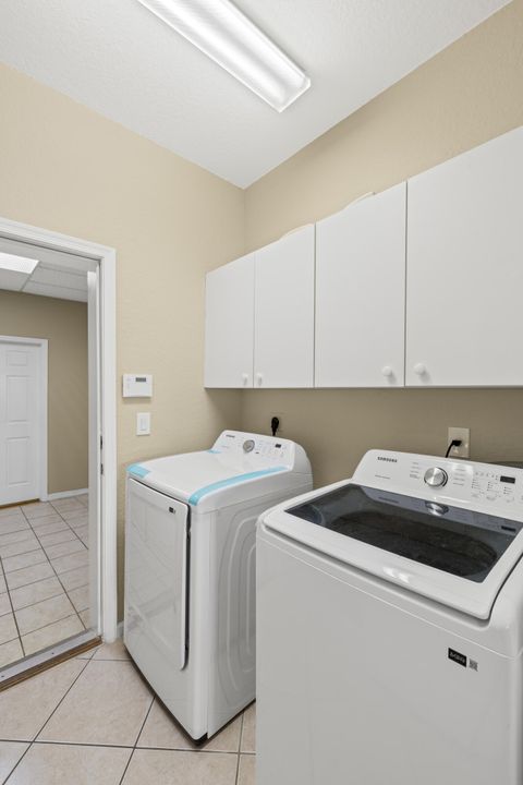 На продажу: $825,000 (6 спален, 4 ванн, 3257 Квадратных фут)