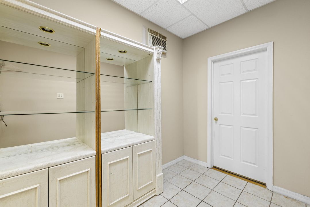 На продажу: $825,000 (6 спален, 4 ванн, 3257 Квадратных фут)