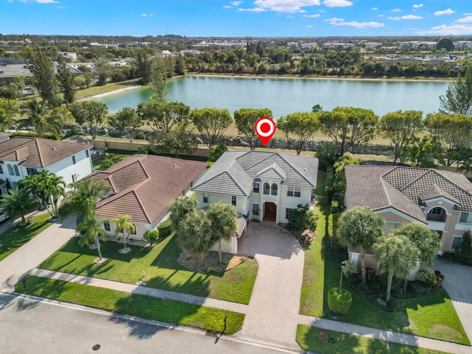 На продажу: $825,000 (6 спален, 4 ванн, 3257 Квадратных фут)