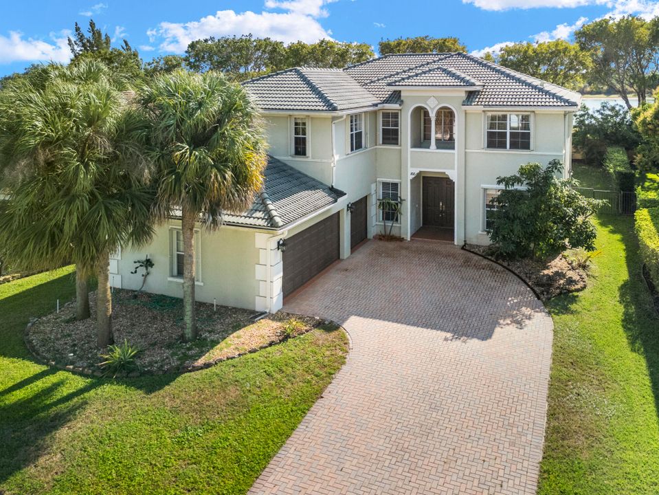 На продажу: $825,000 (6 спален, 4 ванн, 3257 Квадратных фут)