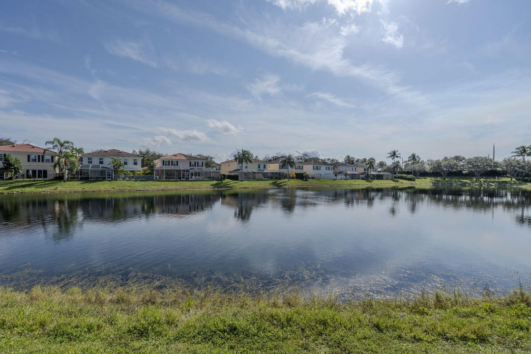 En Venta: $469,000 (3 camas, 2 baños, 1500 Pies cuadrados)