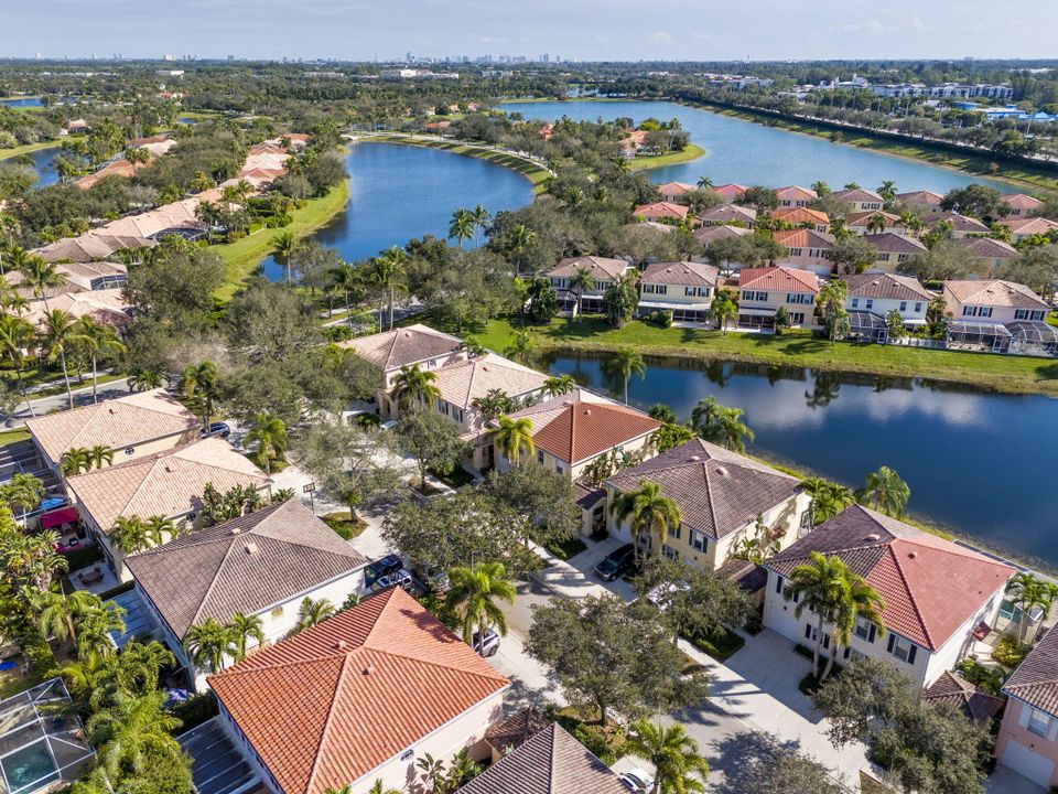 En Venta: $469,000 (3 camas, 2 baños, 1500 Pies cuadrados)