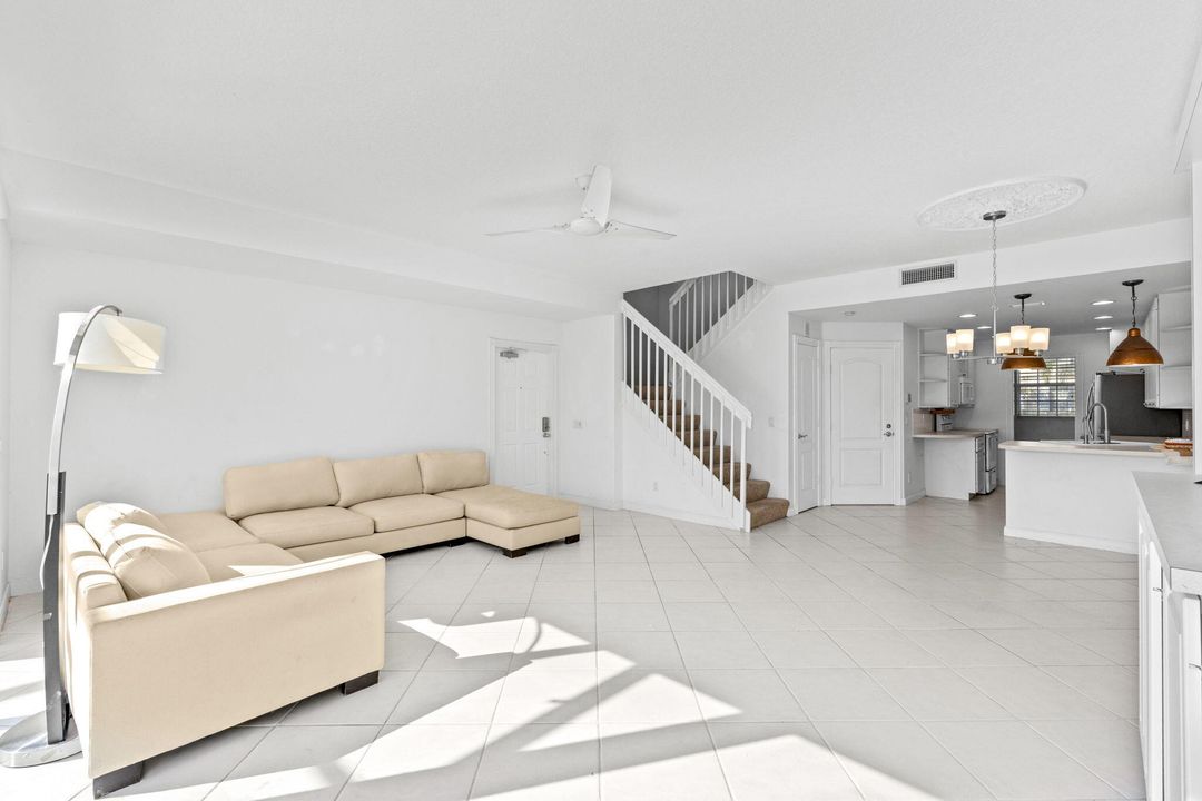 En Venta: $469,000 (3 camas, 2 baños, 1500 Pies cuadrados)