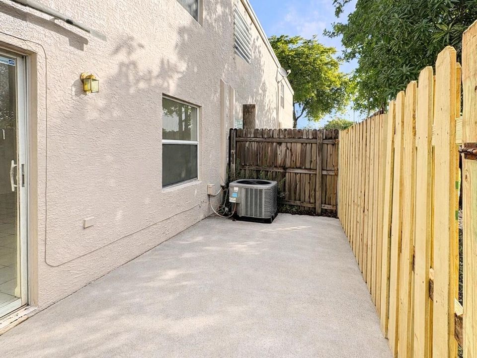 На продажу: $400,000 (4 спален, 3 ванн, 1777 Квадратных фут)