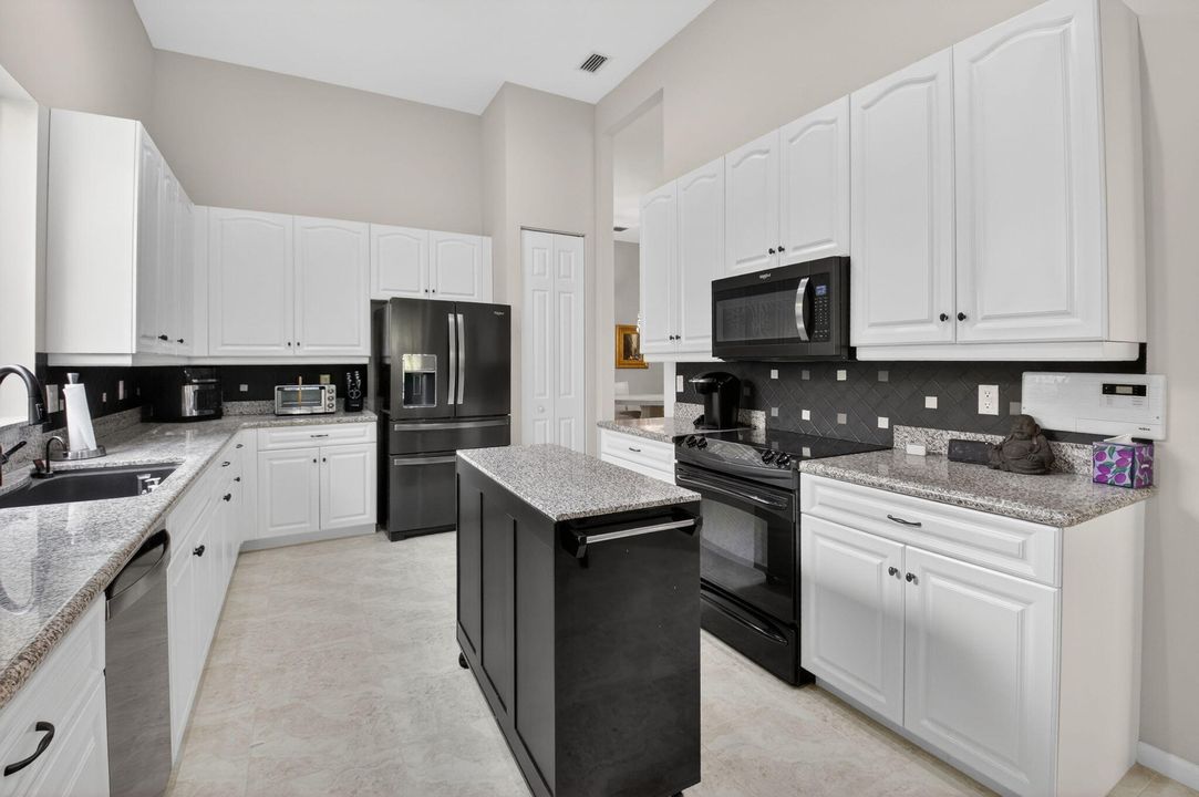 For Sale: $574,900 (3 beds, 2 baths, 1917 Square Feet)