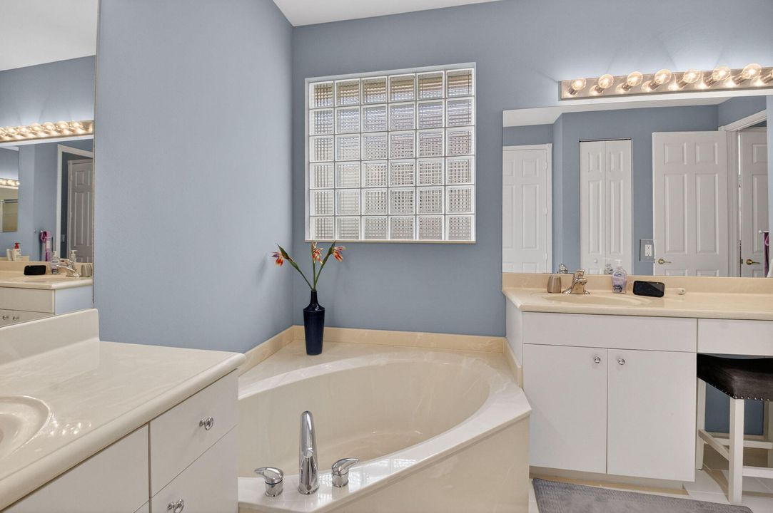 For Sale: $574,900 (3 beds, 2 baths, 1917 Square Feet)