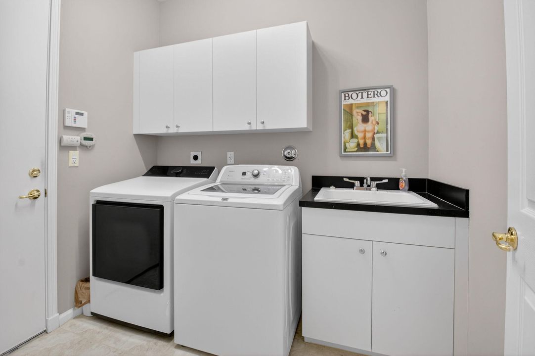 For Sale: $574,900 (3 beds, 2 baths, 1917 Square Feet)