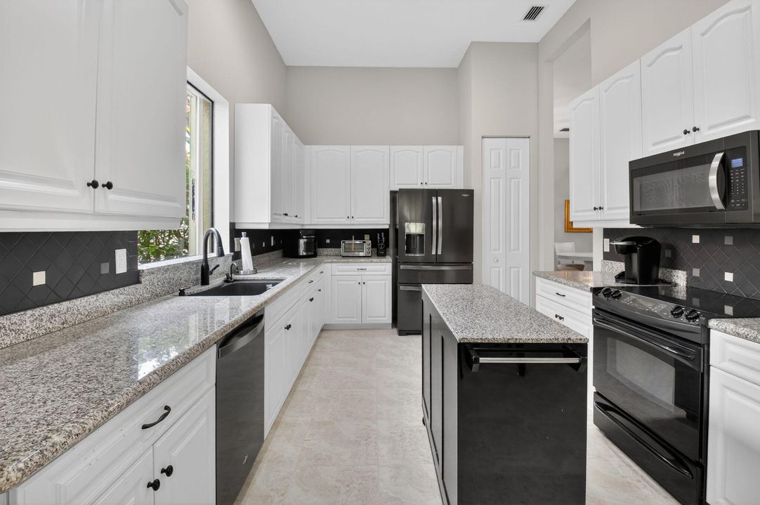 For Sale: $574,900 (3 beds, 2 baths, 1917 Square Feet)