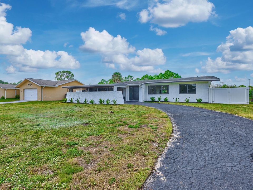 For Sale: $495,000 (3 beds, 2 baths, 1701 Square Feet)