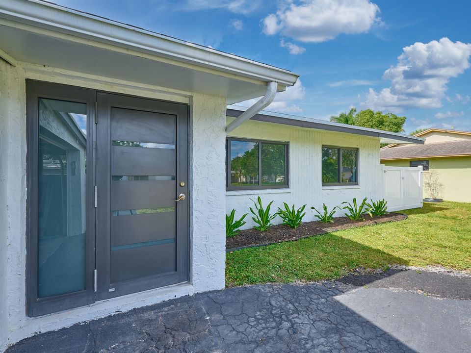 For Sale: $495,000 (3 beds, 2 baths, 1701 Square Feet)