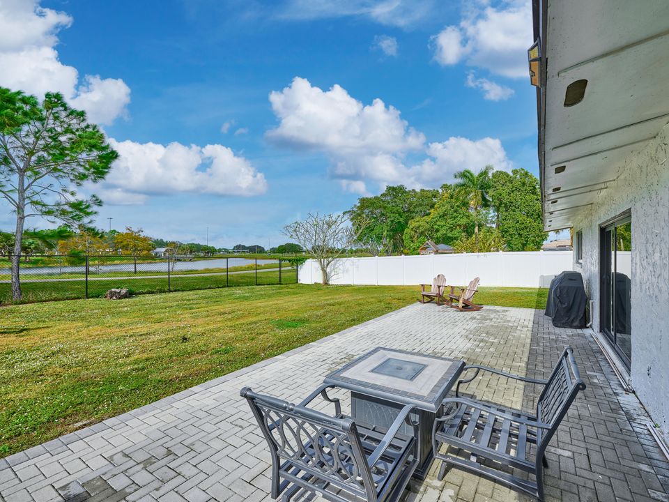 For Sale: $495,000 (3 beds, 2 baths, 1701 Square Feet)