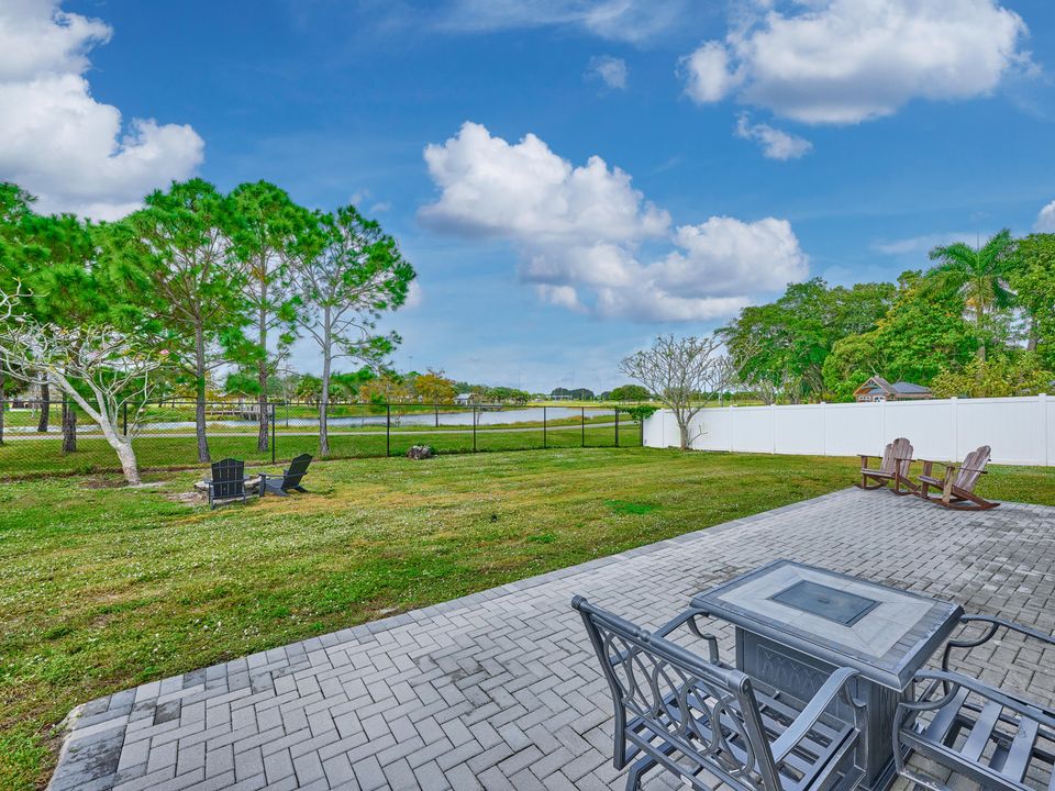 For Sale: $495,000 (3 beds, 2 baths, 1701 Square Feet)