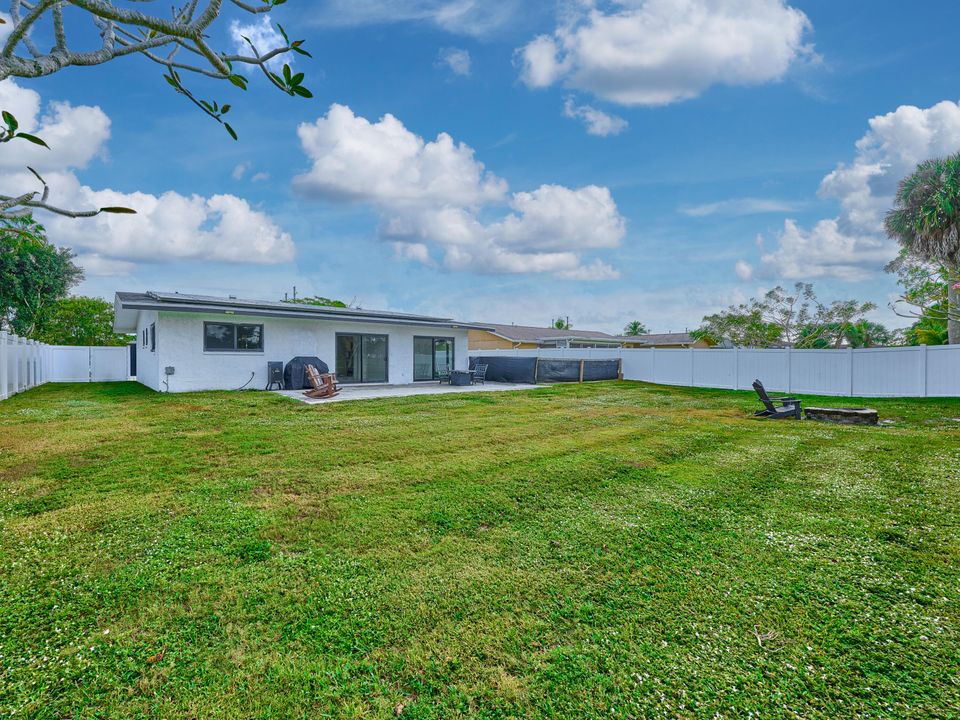 For Sale: $495,000 (3 beds, 2 baths, 1701 Square Feet)