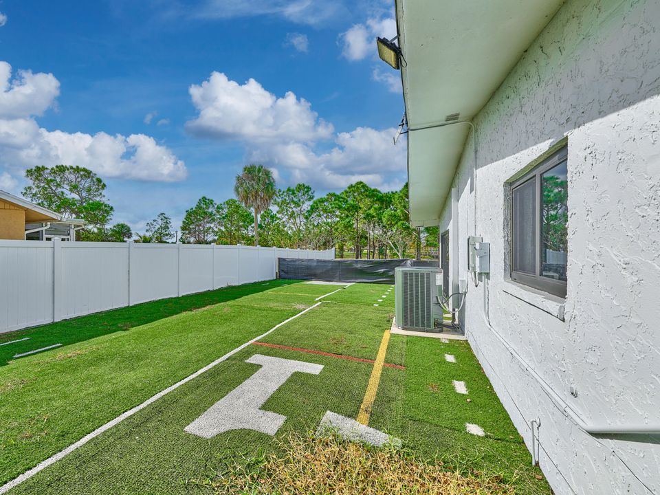 For Sale: $495,000 (3 beds, 2 baths, 1701 Square Feet)