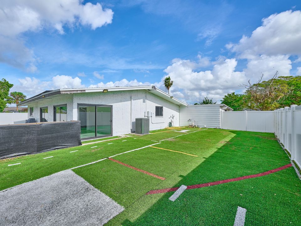 For Sale: $495,000 (3 beds, 2 baths, 1701 Square Feet)