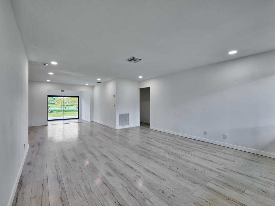 For Sale: $495,000 (3 beds, 2 baths, 1701 Square Feet)