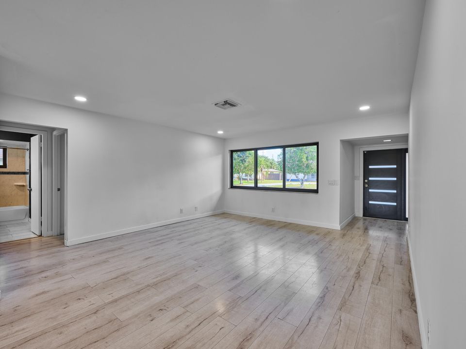 For Sale: $495,000 (3 beds, 2 baths, 1701 Square Feet)