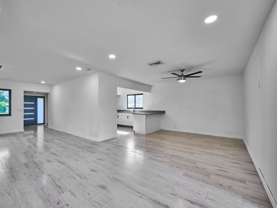 For Sale: $495,000 (3 beds, 2 baths, 1701 Square Feet)