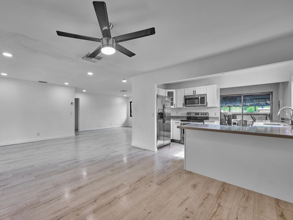 For Sale: $495,000 (3 beds, 2 baths, 1701 Square Feet)