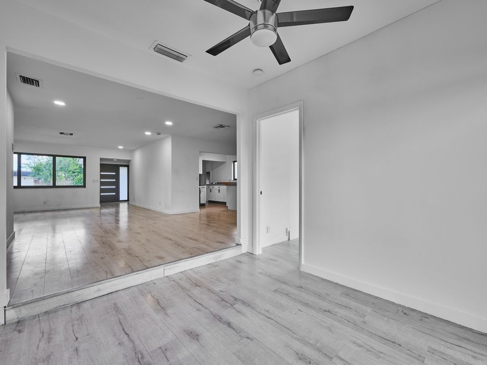 For Sale: $495,000 (3 beds, 2 baths, 1701 Square Feet)